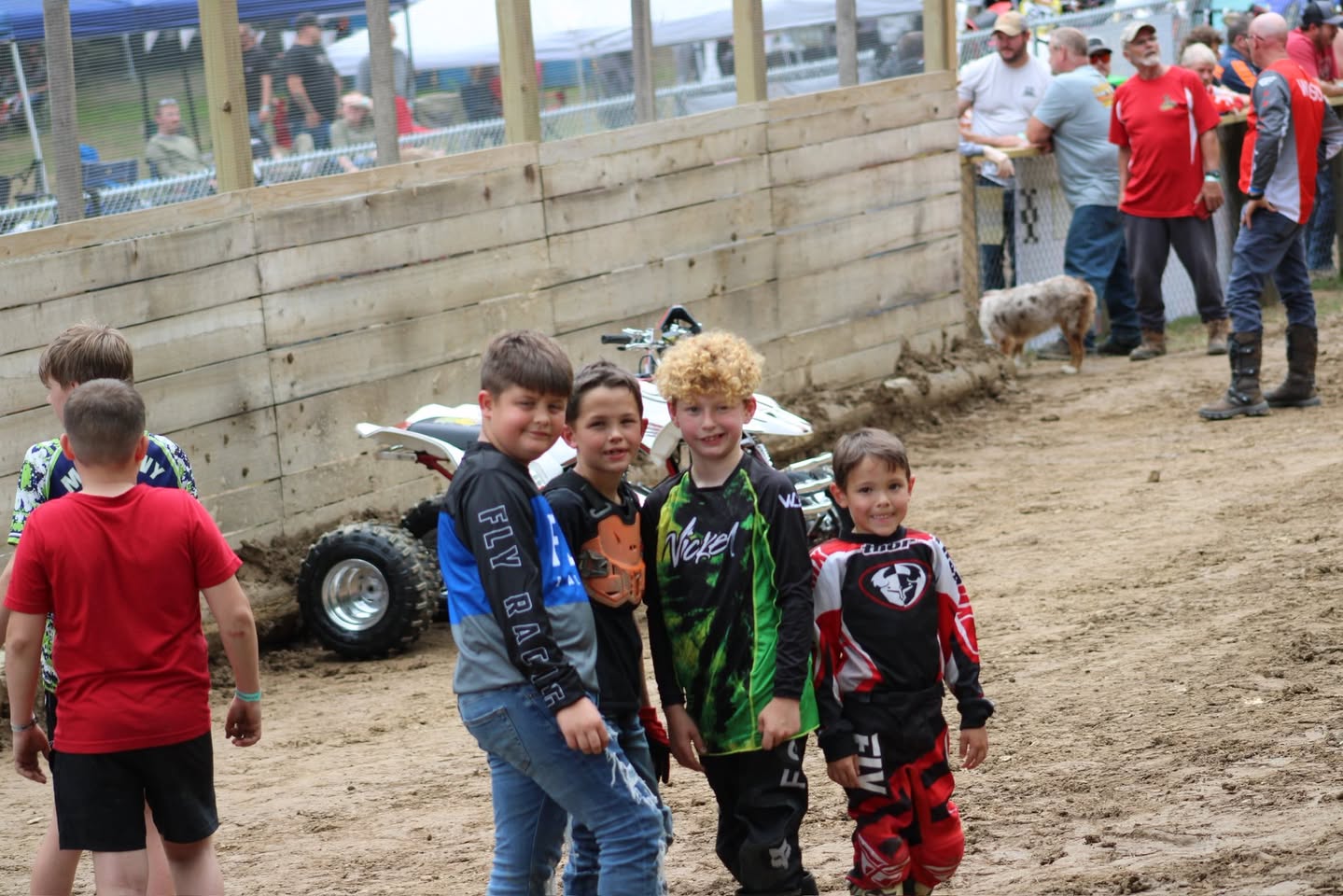 Fans and race-day atmosphere at Moonshine Hillclimb